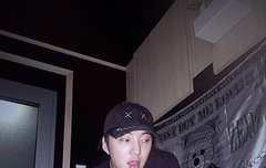 와 얘들아 나 늦덕인데 이 사진 머임?