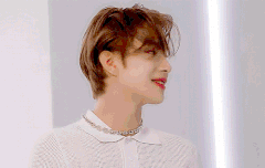 김정우 생글 웃다가 포즈 잡는거