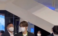 어제 정우 착장도 너무 좋음