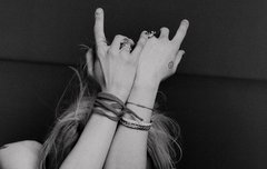 무슨 일이야…?