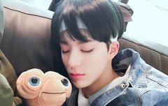 잠자는제노와 이티