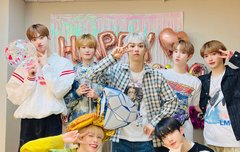 사진 쫌만 오른쪽으로 찍어주지