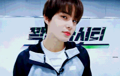 정우 너무 이뻐서 자꾸 영상 멈추면서 봄ㅋㅋㅋ