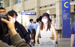 마마무(MAMAMOO) 솔라, 휘인 콘서트 마치고 입국