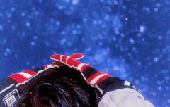 기사제목: 힙한데 신비로워..