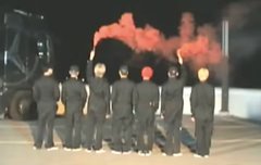 의상 하나 보인다