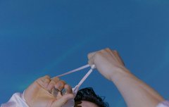 와 보라색 렌즈랑 글리터 목에 묻힌거 너무 좋다...