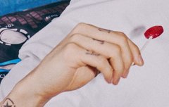 손가락 타투 봤어??