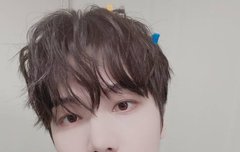 진호쌤 머리에 핀 꽂았네