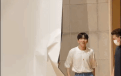 키현 팬싸 나오다가 넘어질뻔 함