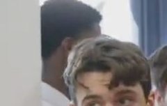 치킨편에 두친구 잘생겼다