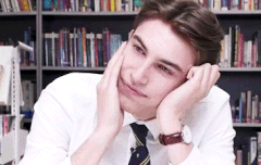 주말인데 겁나 일찍 눈 떠졌어...