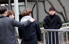 주헌이형아 보고 달려가는 아기 꾸꿍이