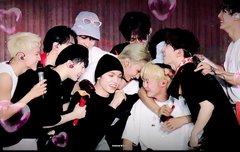 아까 이 짤 원본 찾던 사람 있지 않았음?