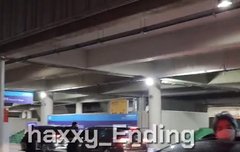 영훈이 썬루프 위로 머리 내민거