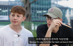 이렇게 보니깐 맥스도 어깨 넓은거 같다