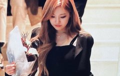 닝닝 이 날 사진 있는 사람