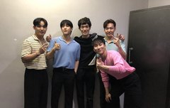 이분은 누구셔?