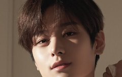 아직도 이 사진 보면서