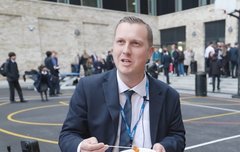 스미스씨 누구세요?