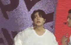 재윤이 복근 공개함..............