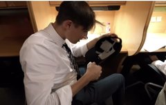 모자에 숨길줄은 상상도 못했다...