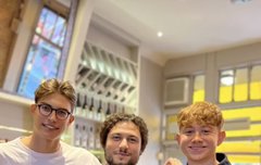 아르망 맥스 9월 23일에 뭐 먹으러 갔나봐