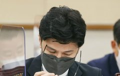 안경벗은 모습마저 멋있으셔