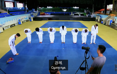 아르망 허리를 좀 더 숙여