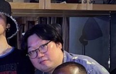 피독도 점점 방시혁 닮아가네