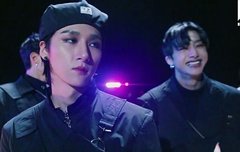 창균이 옆에 웃는 형원이