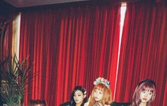 뉴진스 w korea 12월호