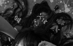 뉴진스 w korea 12월호