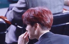 민윤기 인스타 사진 머리만 빼고 다 맘에 듦