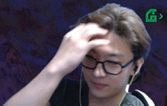 머리 쓸어넘기는 안경 덱스