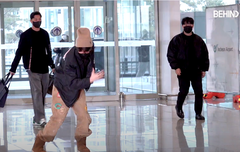 제이홉 출국,  '유쾌한 토끼 호비' 러블리