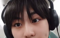 밥먹는 얼굴도 귀여운데