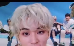 마크 지금 머리 ㅈㄴ 좋은데 흑발이라니