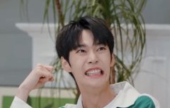 근데 도영이 입이 왜이래..?