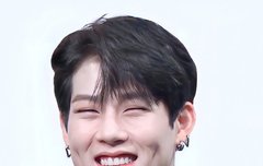 이 사이에 4년 있다..