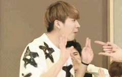 뒤에서 입틀막하고있는 김명수가 젤웃김ㅋㅋ