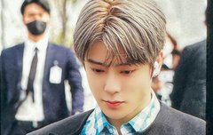 재현이 애쉬그레이 염색했네