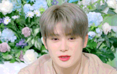 재현이 머리색 바꾼거 귀여워..