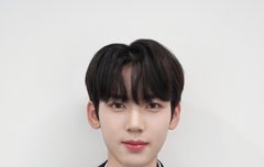 얼굴 합성한거같음