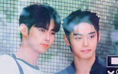 둘다 보정 100 먹인 거 처럼 생김