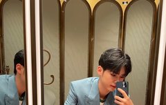 아 이 어색해보이는 거울셀카가 너무 좋다