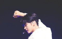 리더는 등으로 말한다