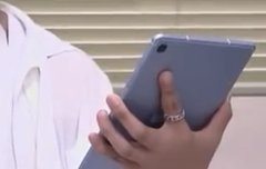 아니 건욱이 손크기 머선일이고?