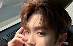 와 이거 포카로 안 나와서 다행