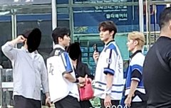 이 사진에 있는 애들